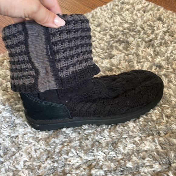 UGG Australia Women’s Leland Cable Knit with Buttons Boots size 7 - Picture 7 of 13